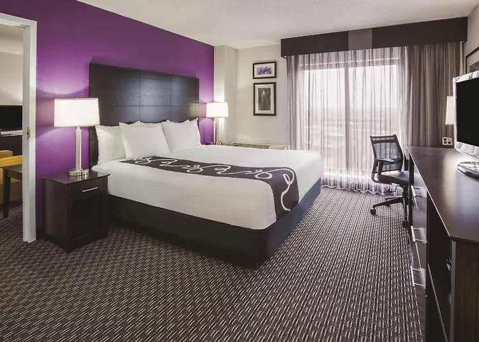 Bloom Hotel Bloomington