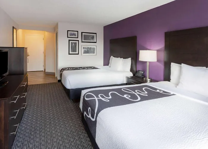 Bloom Hotel 3*