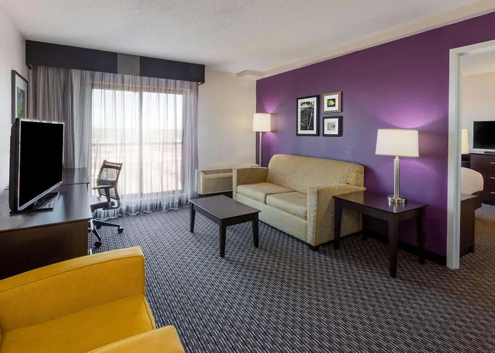 Bloom Hotel Bloomington