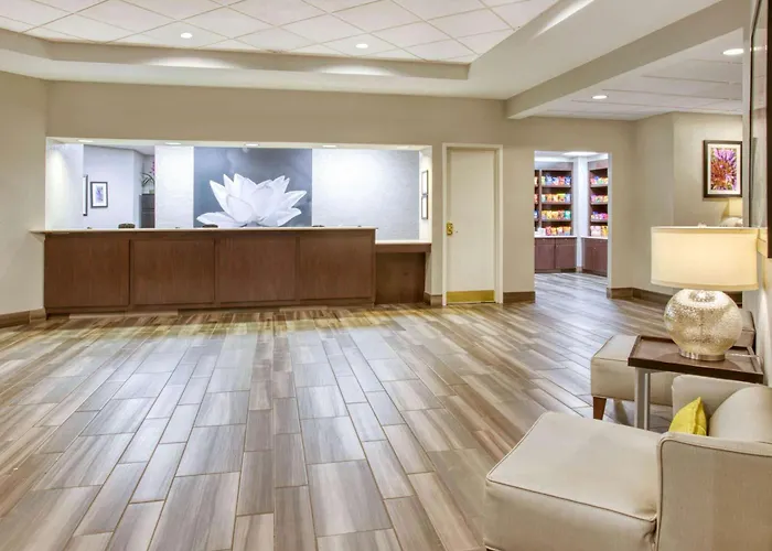 Hotel Bloom Bloomington