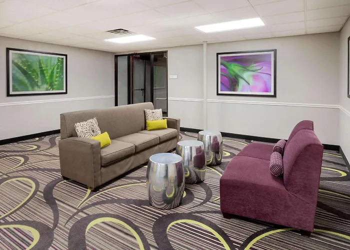 Hotel Bloom Bloomington