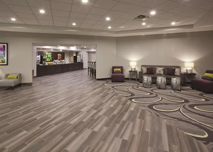 Bloom Hotel Bloomington