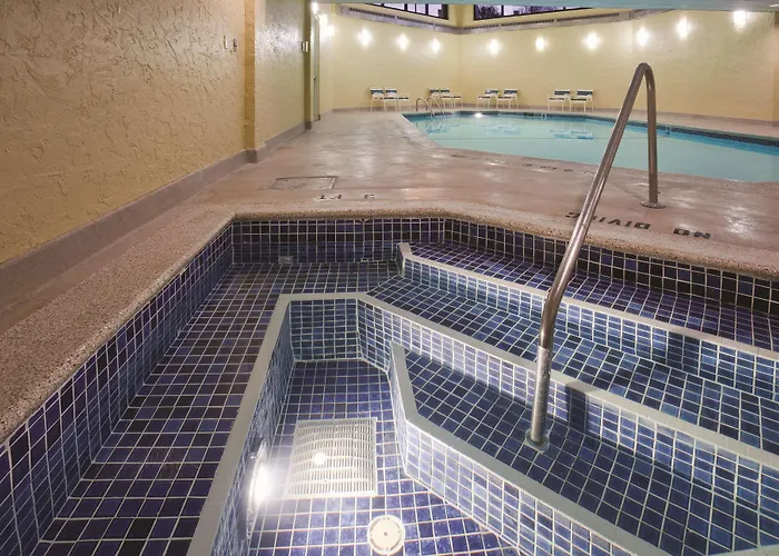 Bloom Hotel 3*