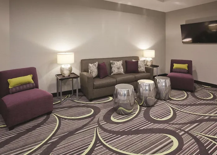 Bloom Hotel 3*