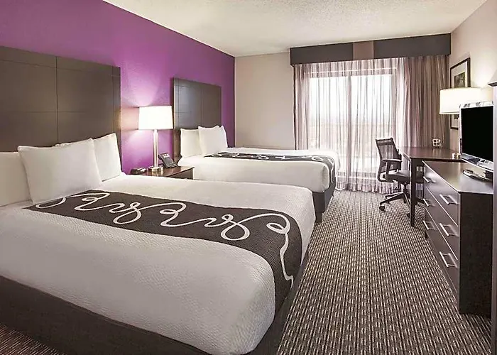 Hotel Bloom Bloomington