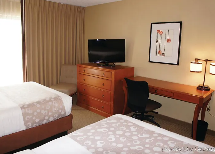 Bloom Hotel Bloomington