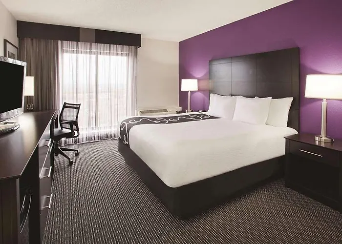 Bloom Hotel Bloomington
